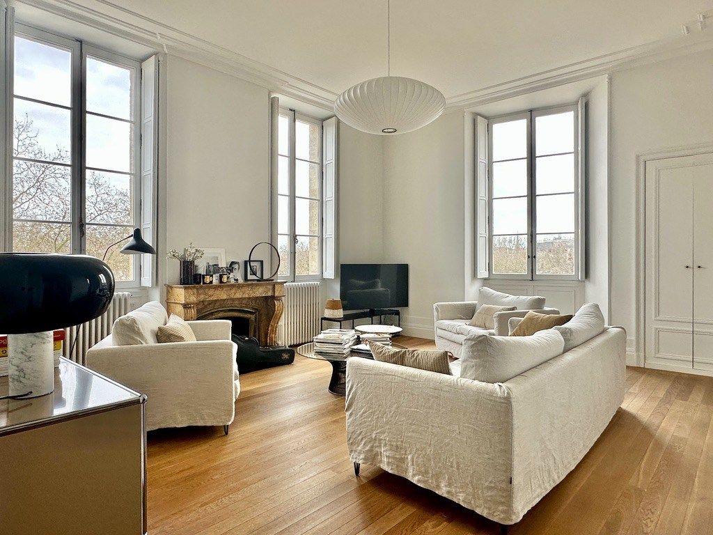 apartment 5 Rooms for sale on BORDEAUX (33000)