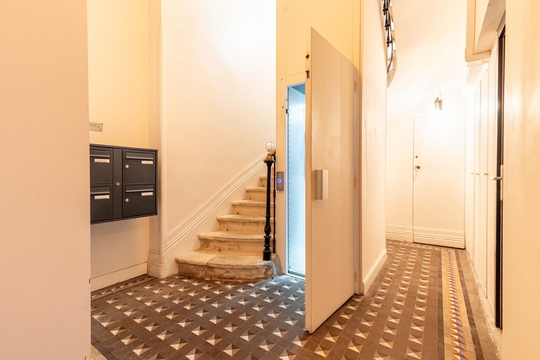 appartement 6 Pièces en vente sur BORDEAUX (33000)