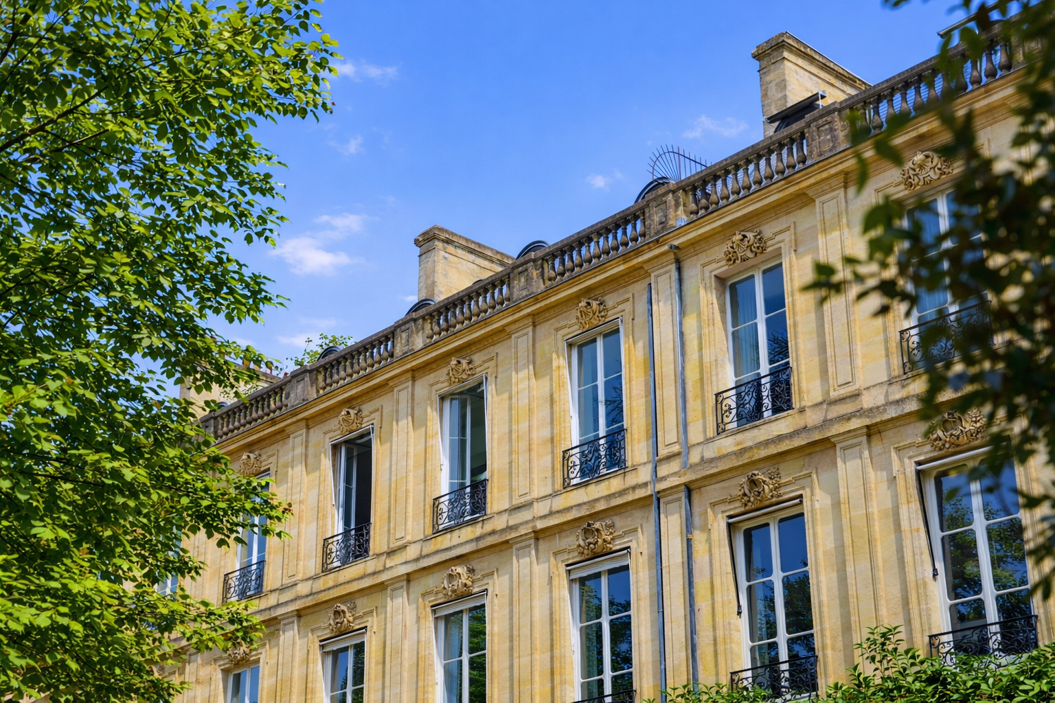 apartment 5 Rooms for sale on BORDEAUX (33000)