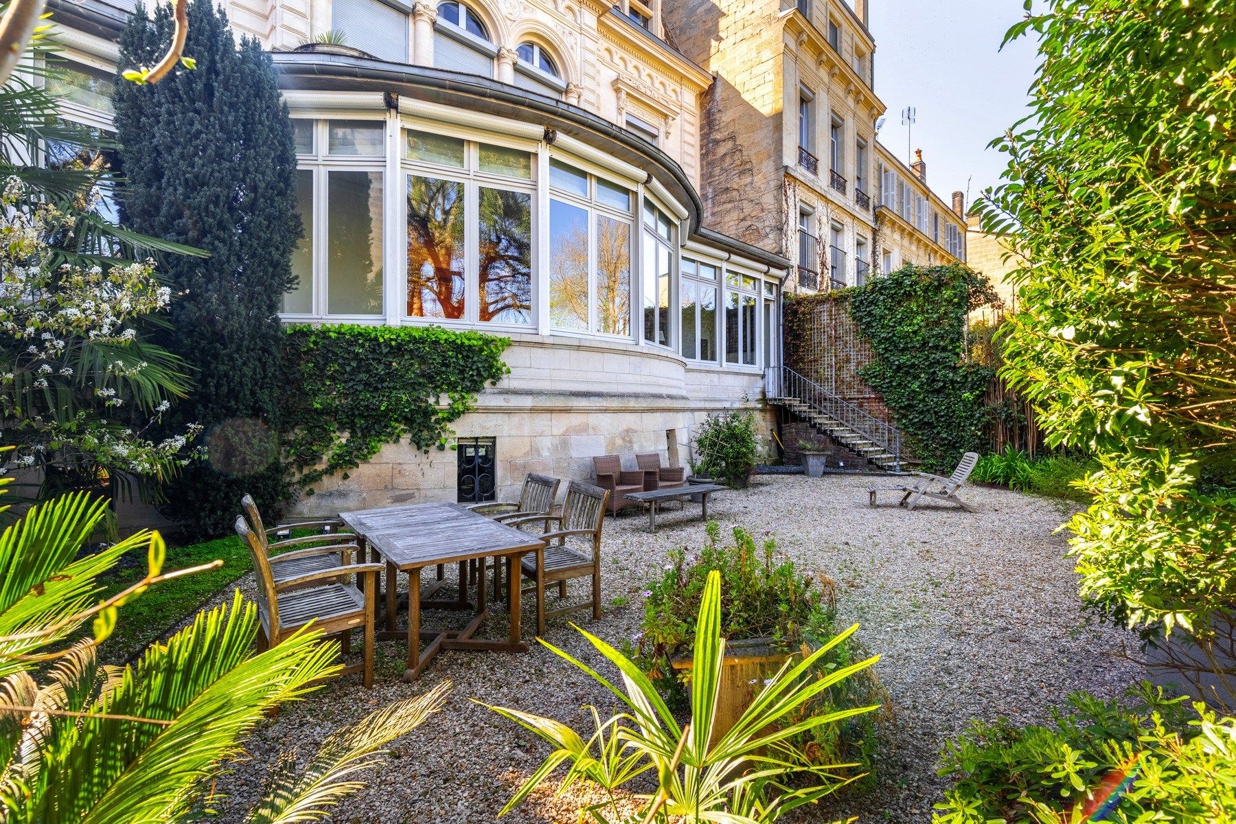 apartment 8 Rooms for sale on BORDEAUX (33000)