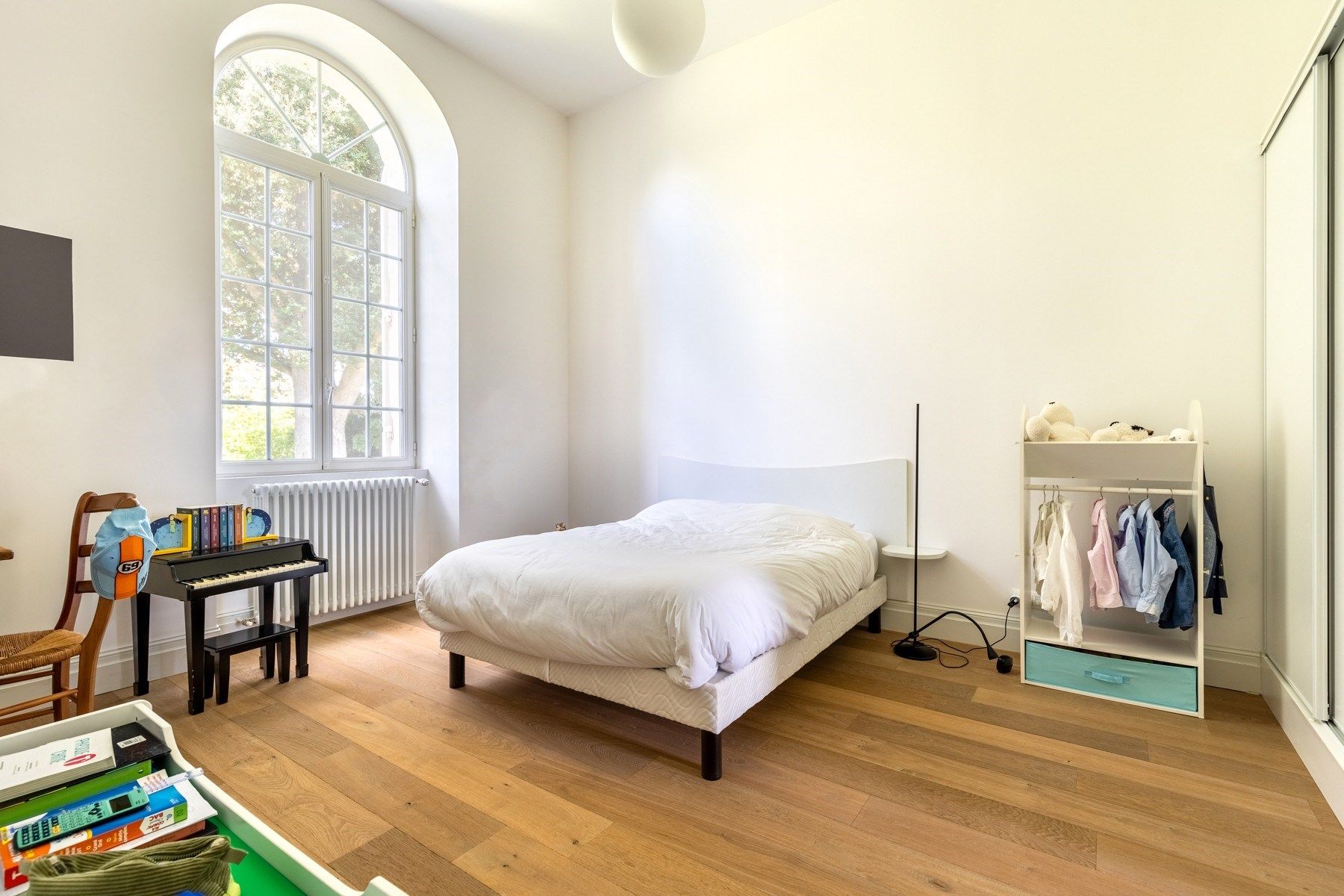 castle 12 Rooms for sale on BORDEAUX (33000)