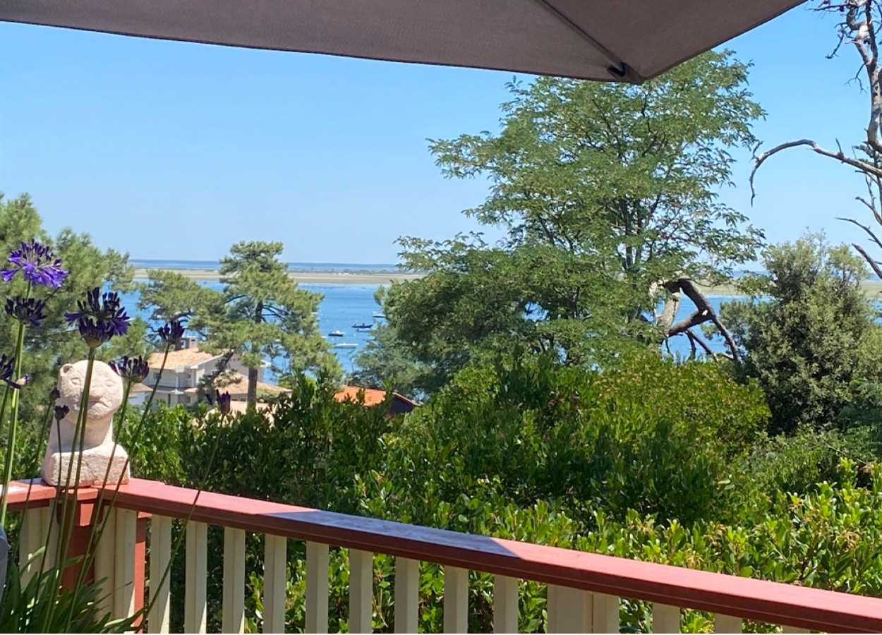 house 8 Rooms for sale on CAP FERRET (33970)