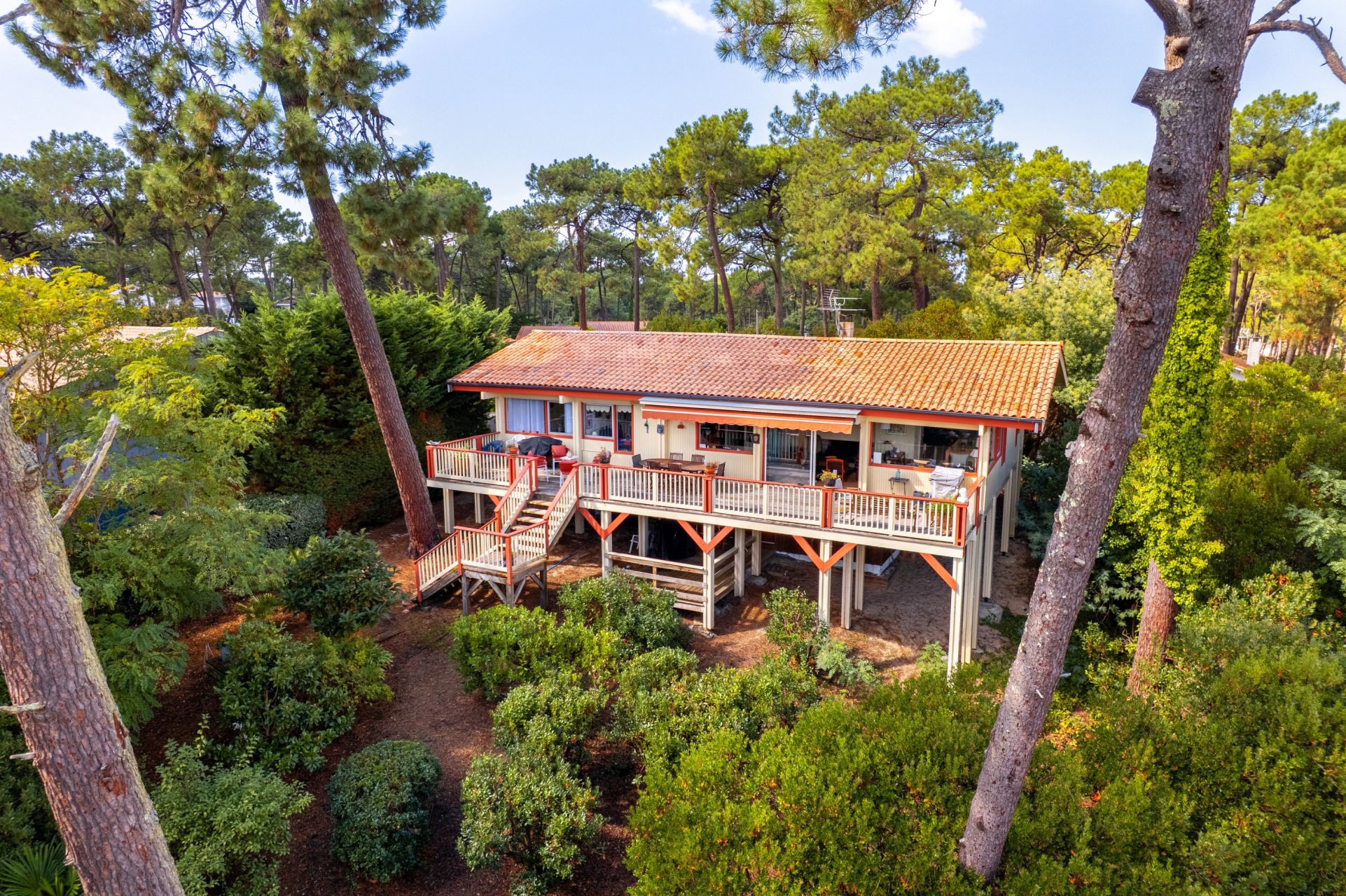 house 8 Rooms for sale on CAP FERRET (33970)