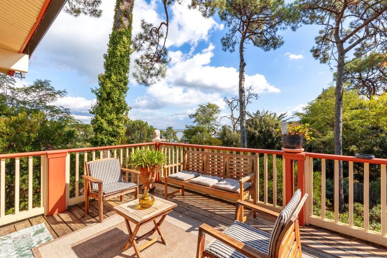 house 8 Rooms for sale on CAP FERRET (33970)