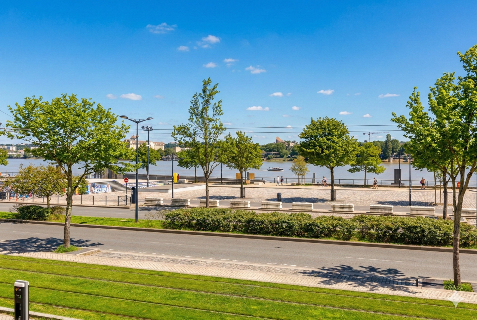 apartment 3 Rooms for sale on BORDEAUX (33000)