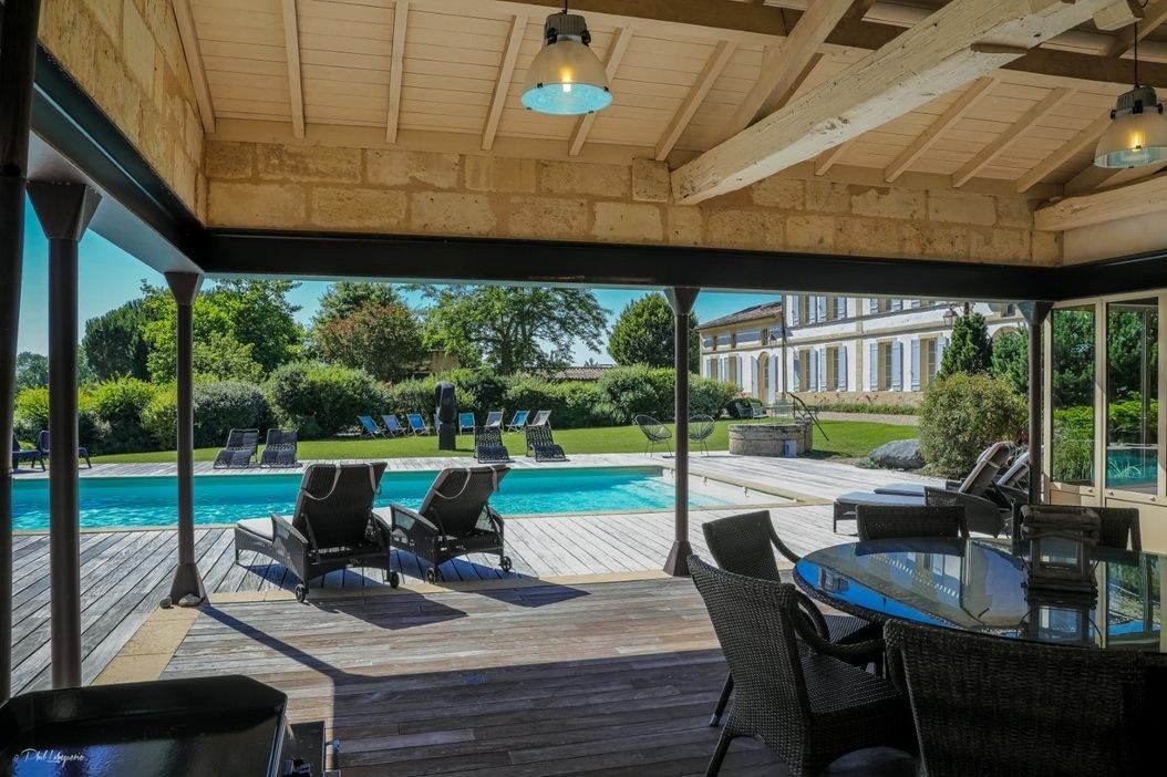 castle 17 Rooms for sale on BORDEAUX (33000)