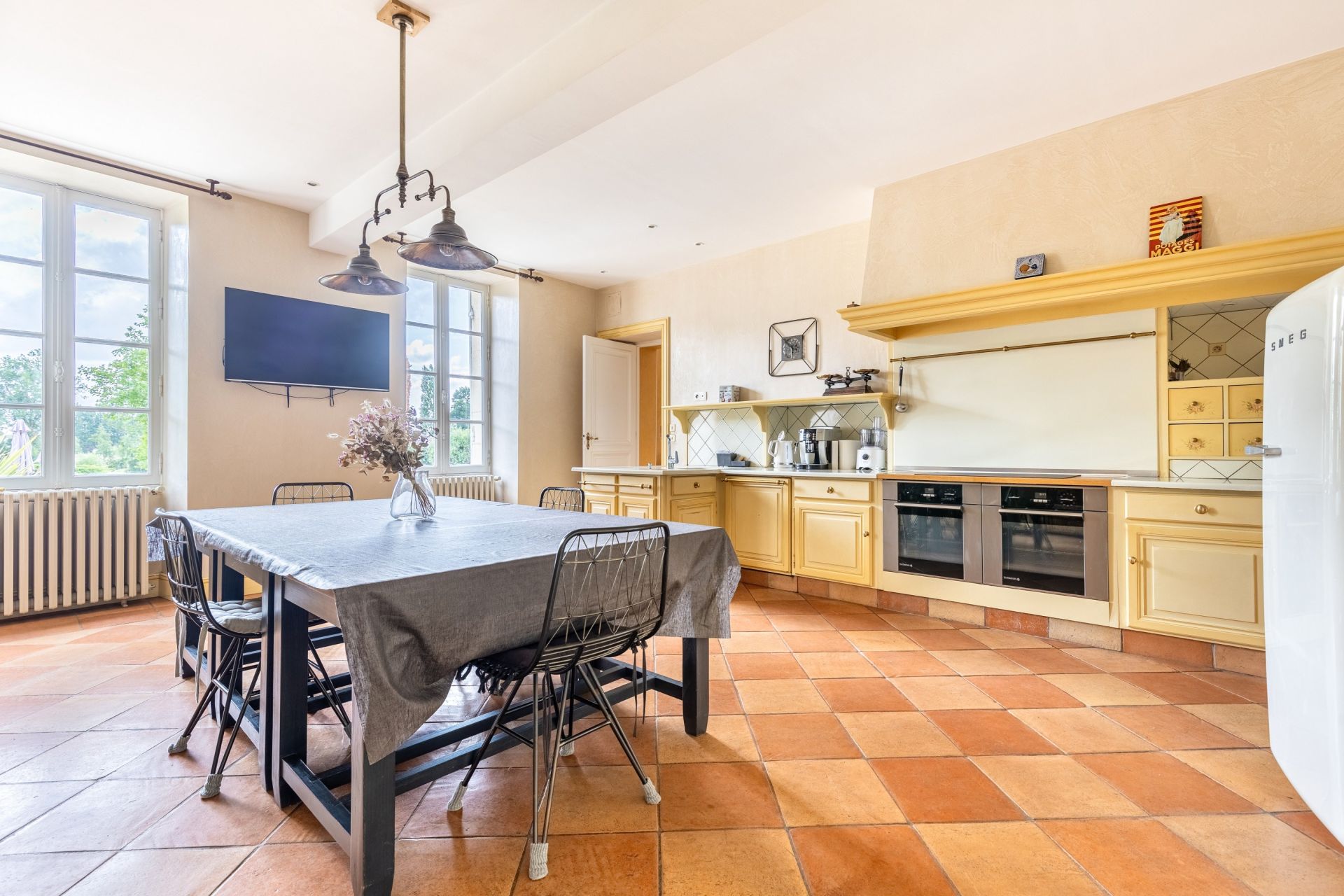 castle 17 Rooms for sale on BORDEAUX (33000)