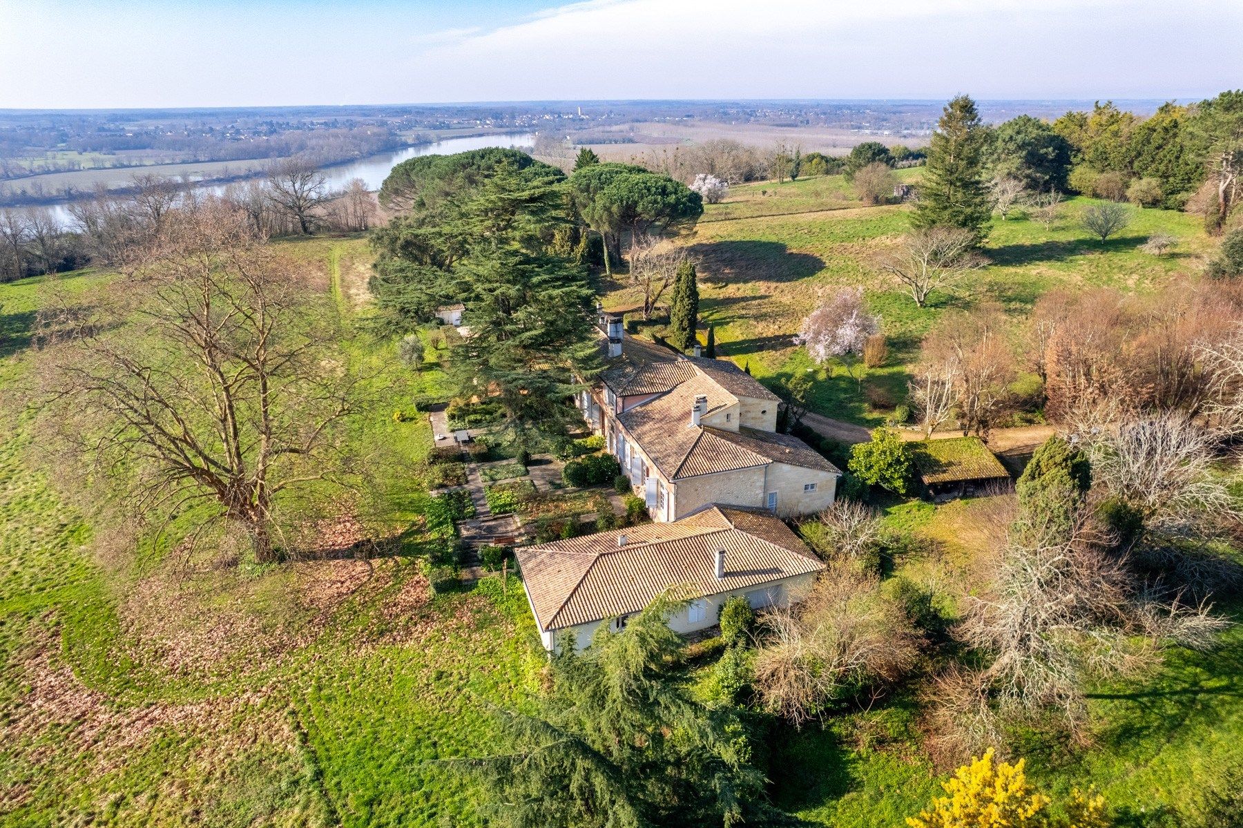 propriété 16 Pièces en vente sur BORDEAUX (33000)
