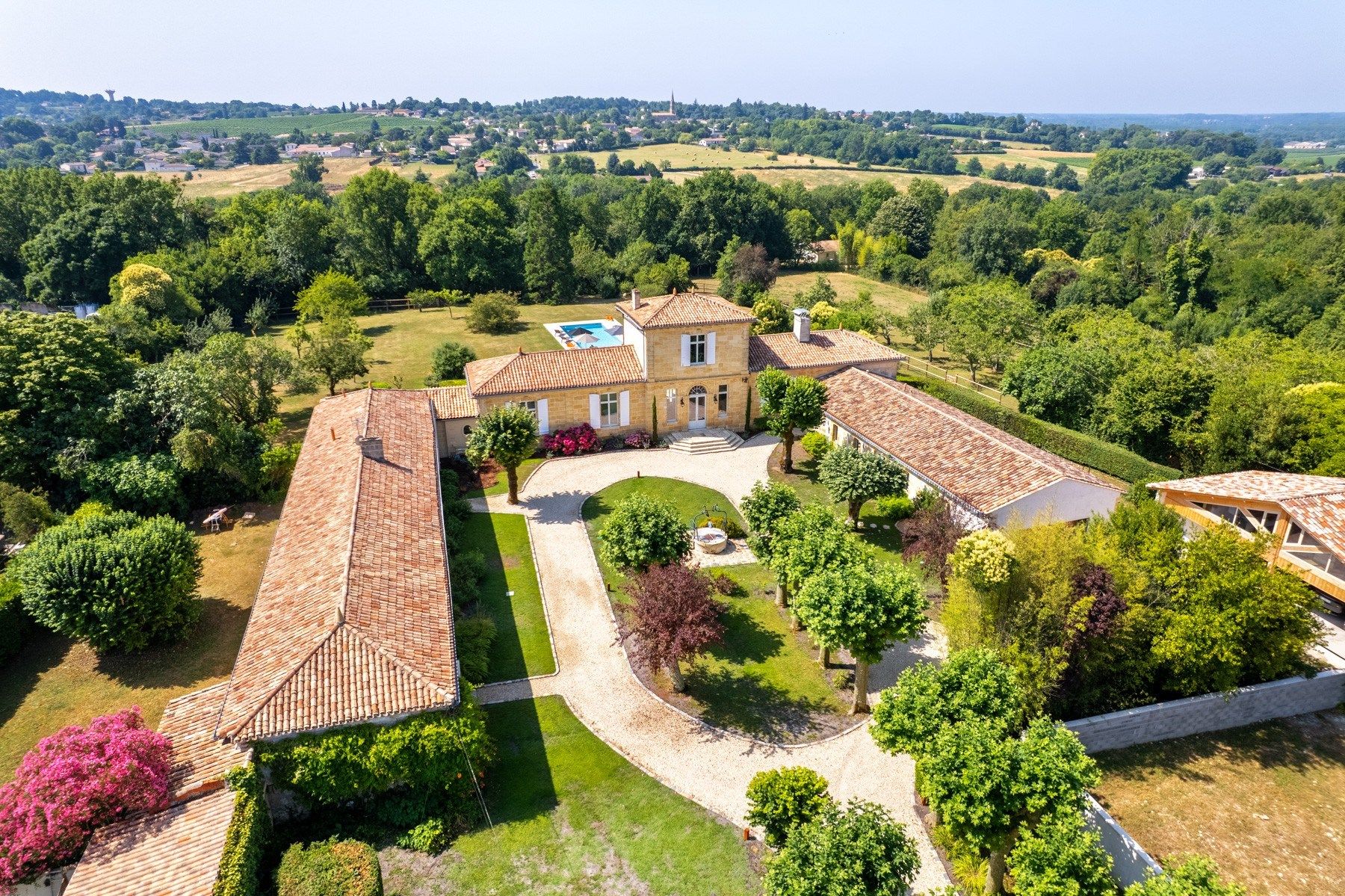castle 14 Rooms for sale on BORDEAUX (33000)