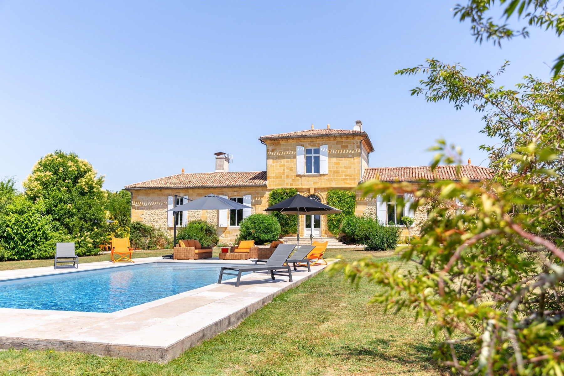 castle 14 Rooms for sale on BORDEAUX (33000)