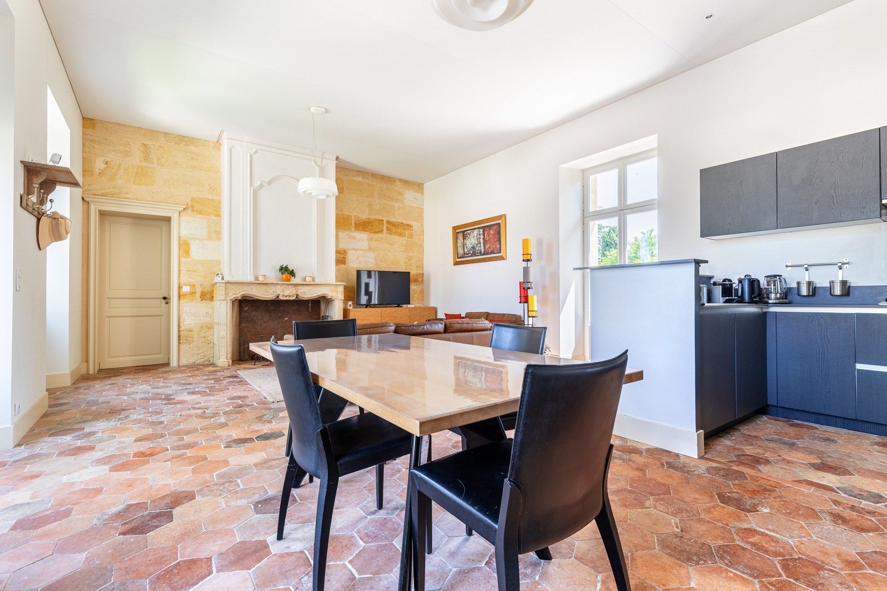 castle 14 Rooms for sale on BORDEAUX (33000)