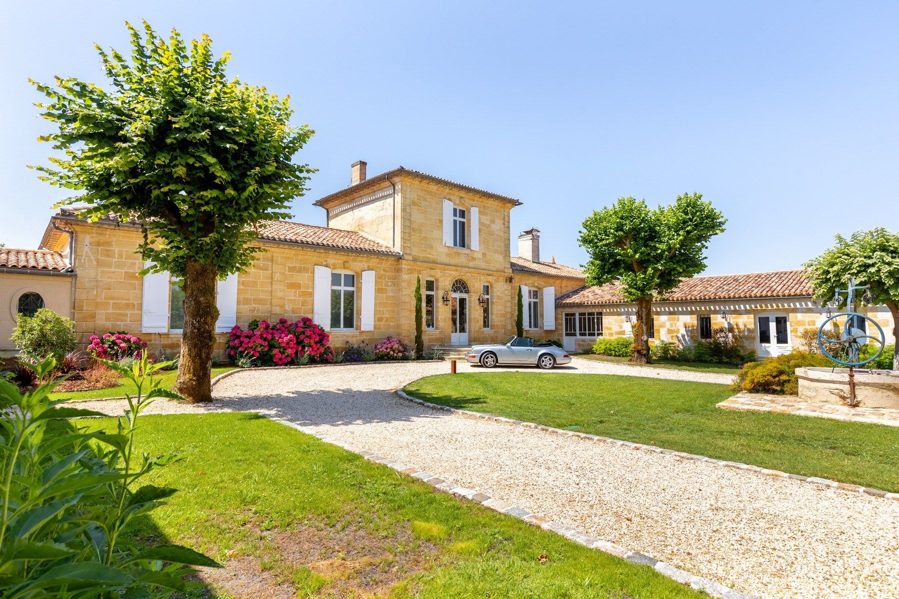 castle 14 Rooms for sale on BORDEAUX (33000)