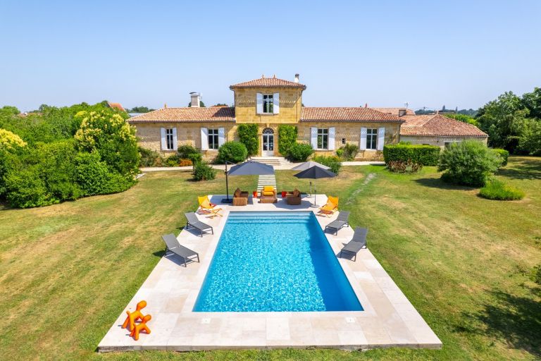 castle 14 Rooms for sale on BORDEAUX (33000)