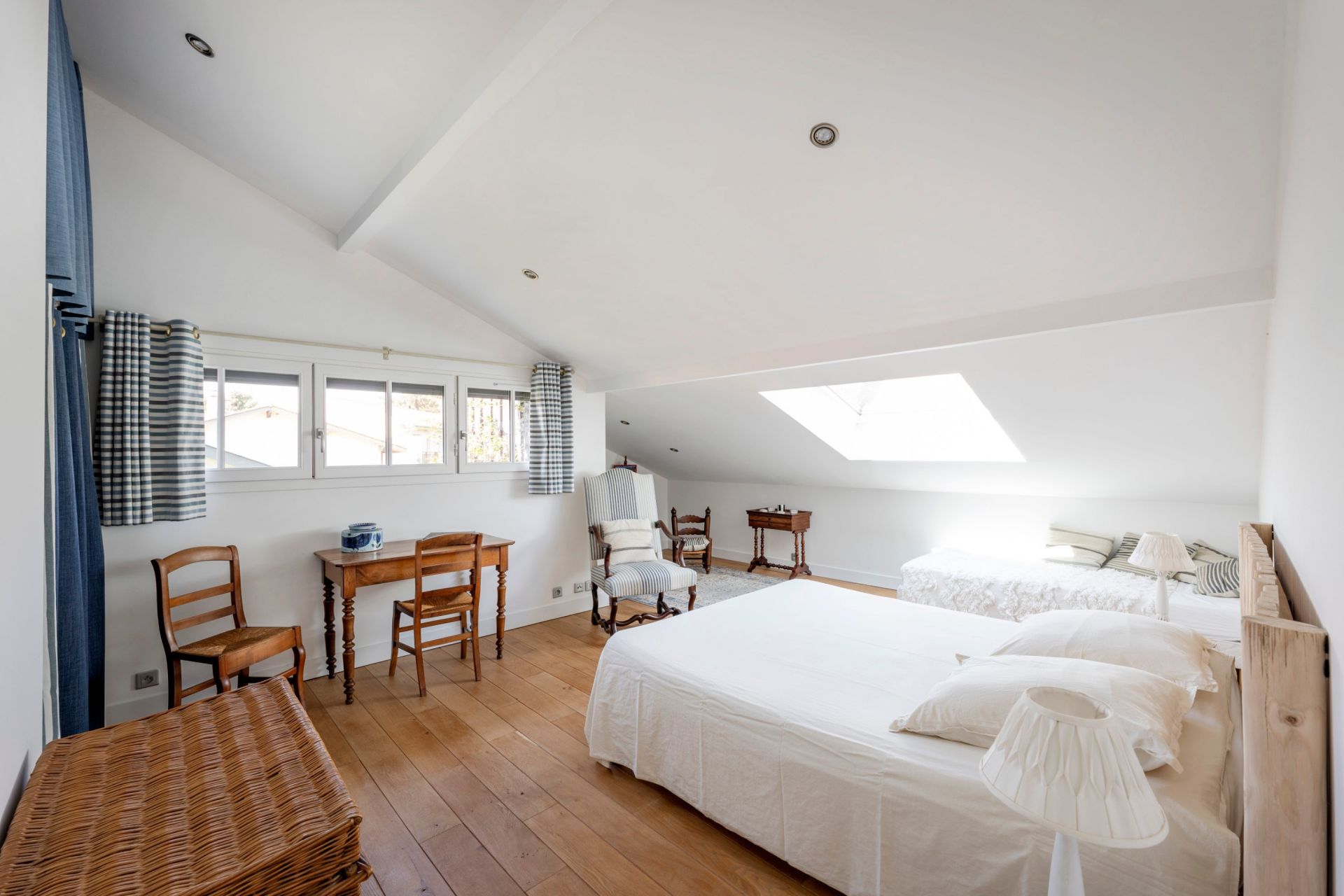 house 11 Rooms for sale on CAP FERRET (33970)