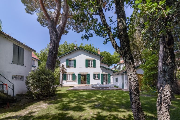 house 11 Rooms for sale on ARCACHON (33120)