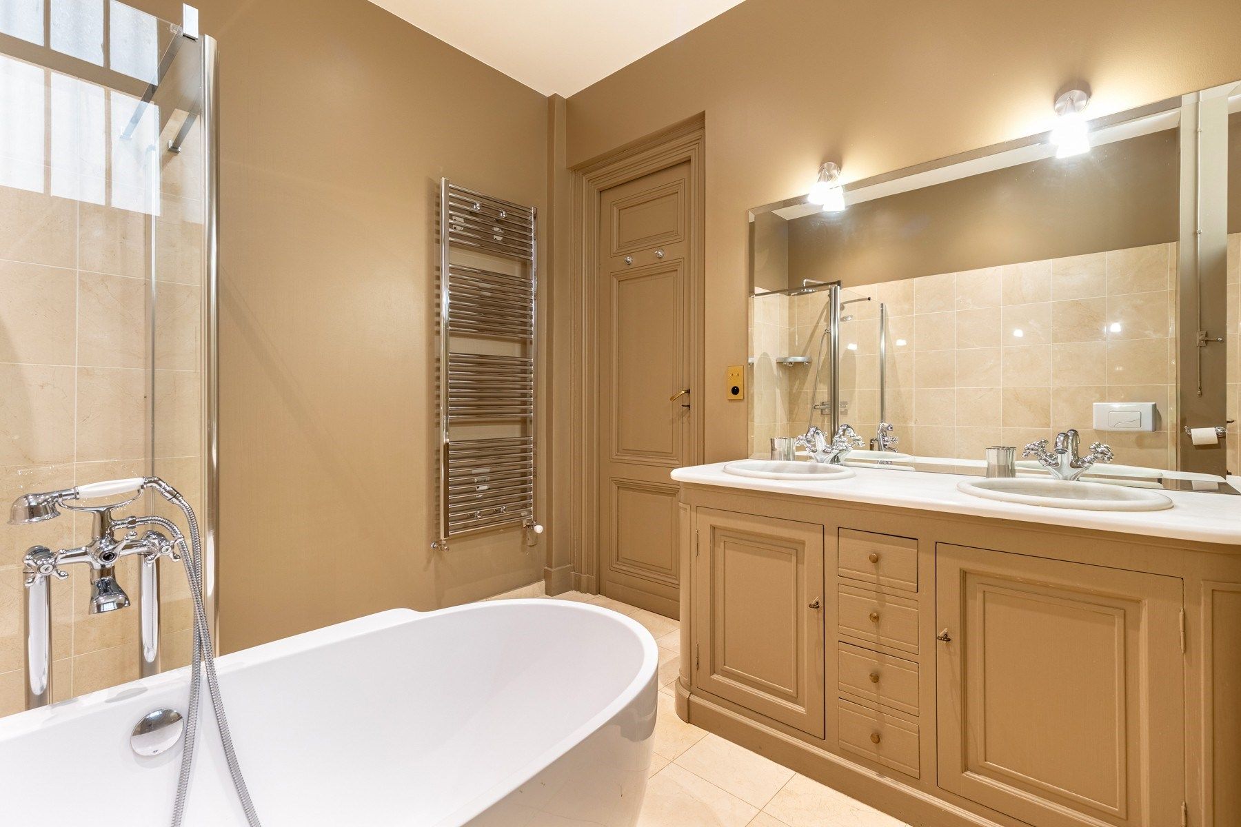 apartment 4 Rooms for sale on BORDEAUX (33000)