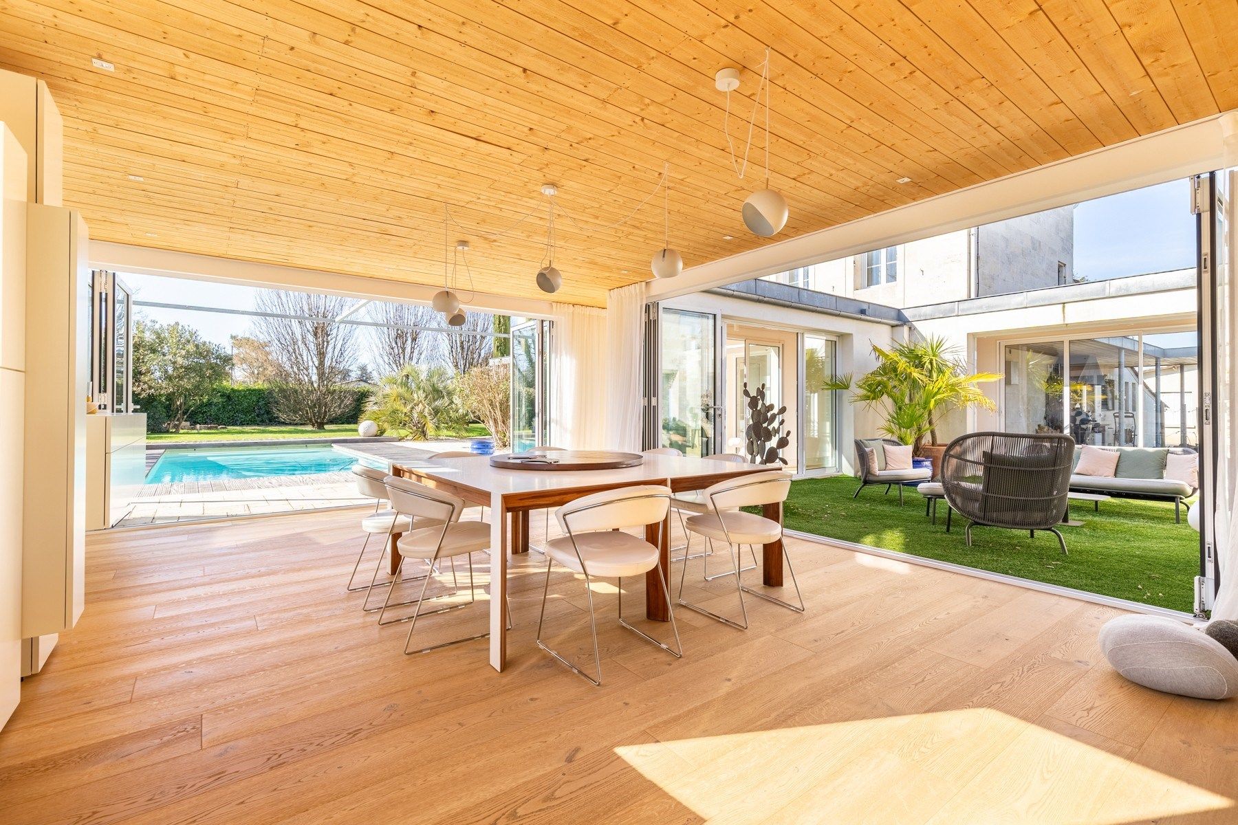 house 8 Rooms for sale on LIBOURNE (33500)