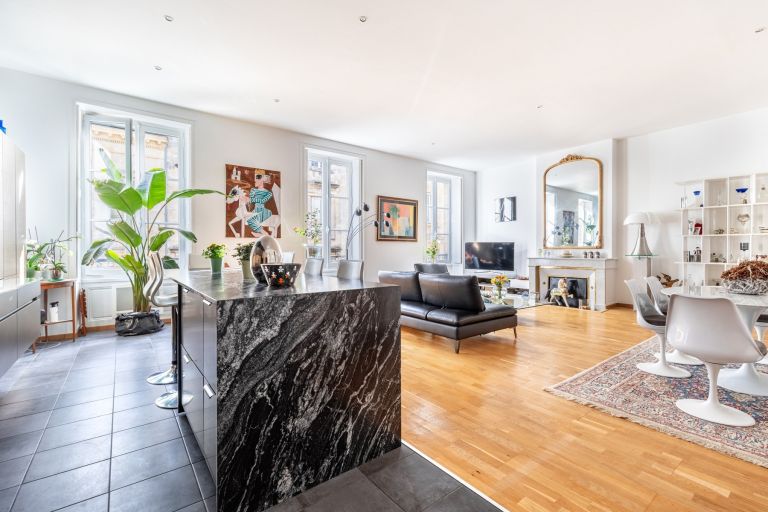 apartment 4 Rooms for sale on BORDEAUX (33000)