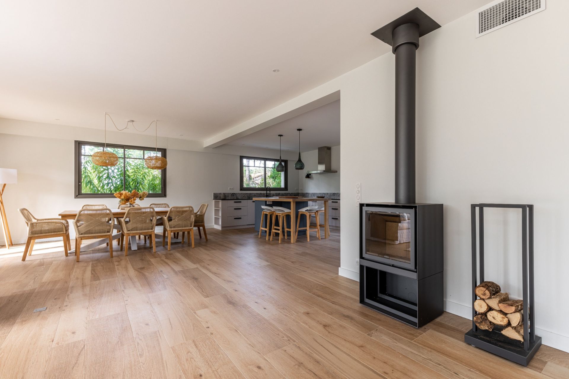 villa 10 Rooms for sale on PYLA SUR MER (33115)