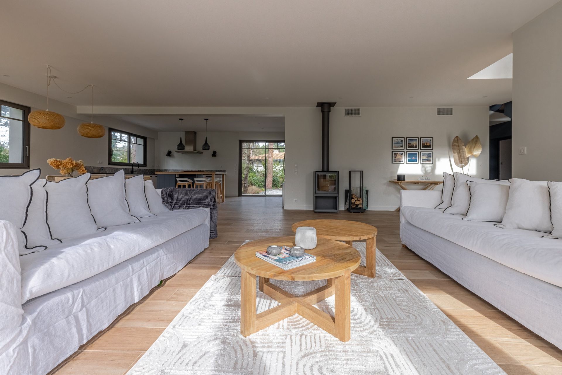 villa 10 Rooms for sale on PYLA SUR MER (33115)