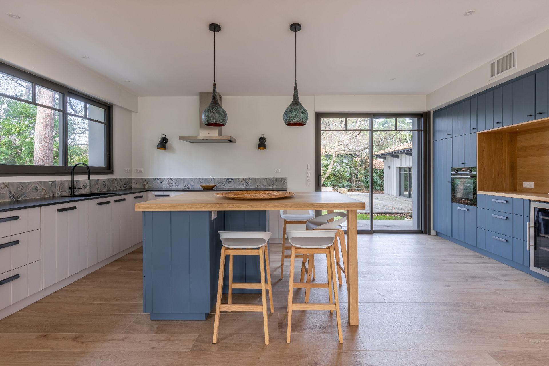 villa 10 Rooms for sale on PYLA SUR MER (33115)