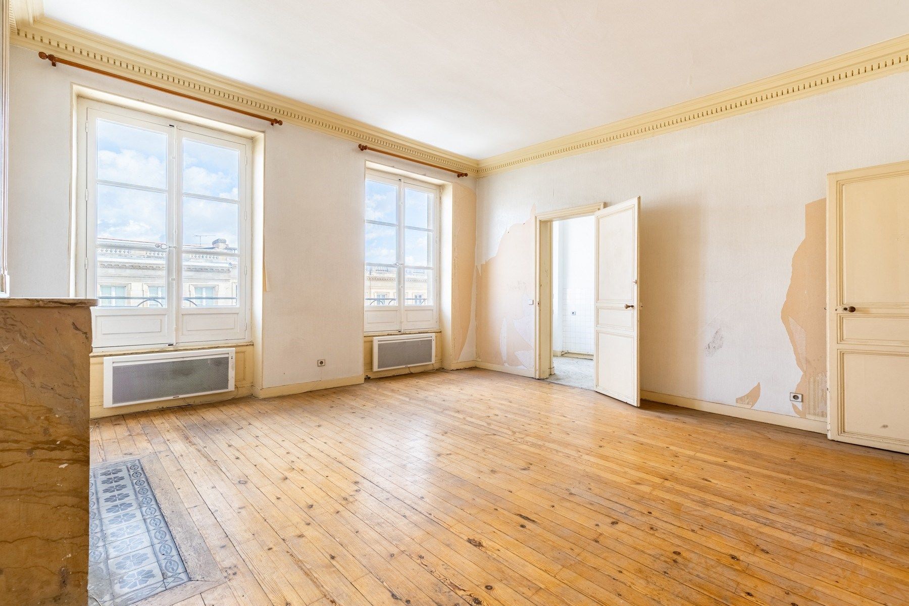 apartment 5 Rooms for sale on BORDEAUX (33000)