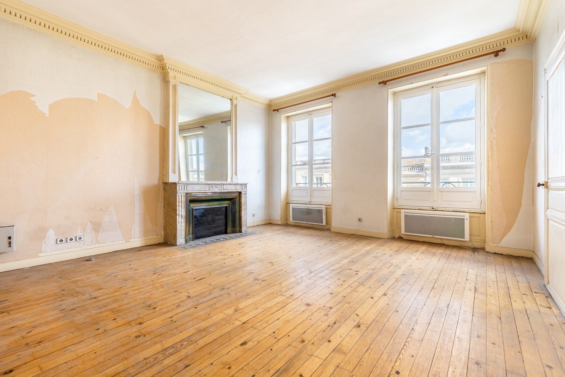 apartment 5 Rooms for sale on BORDEAUX (33000)