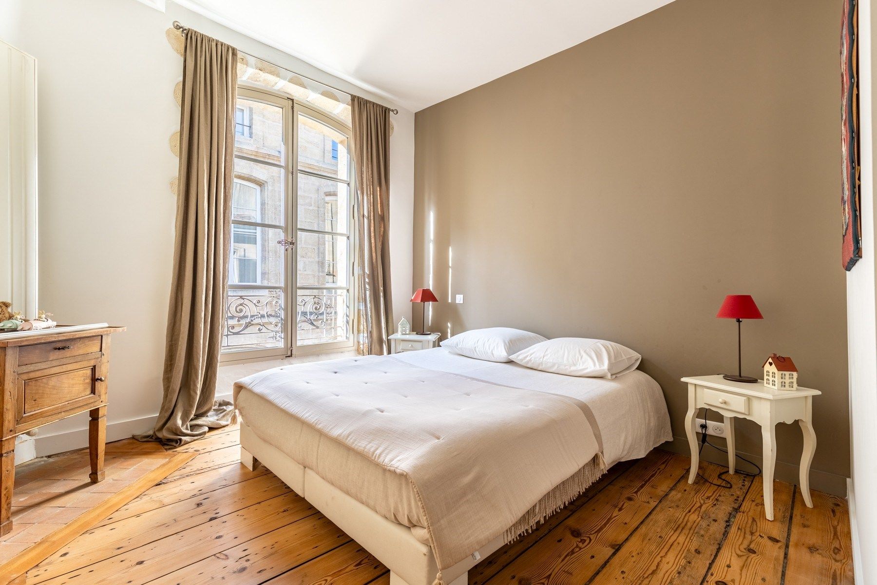 apartment 8 Rooms for sale on BORDEAUX (33000)
