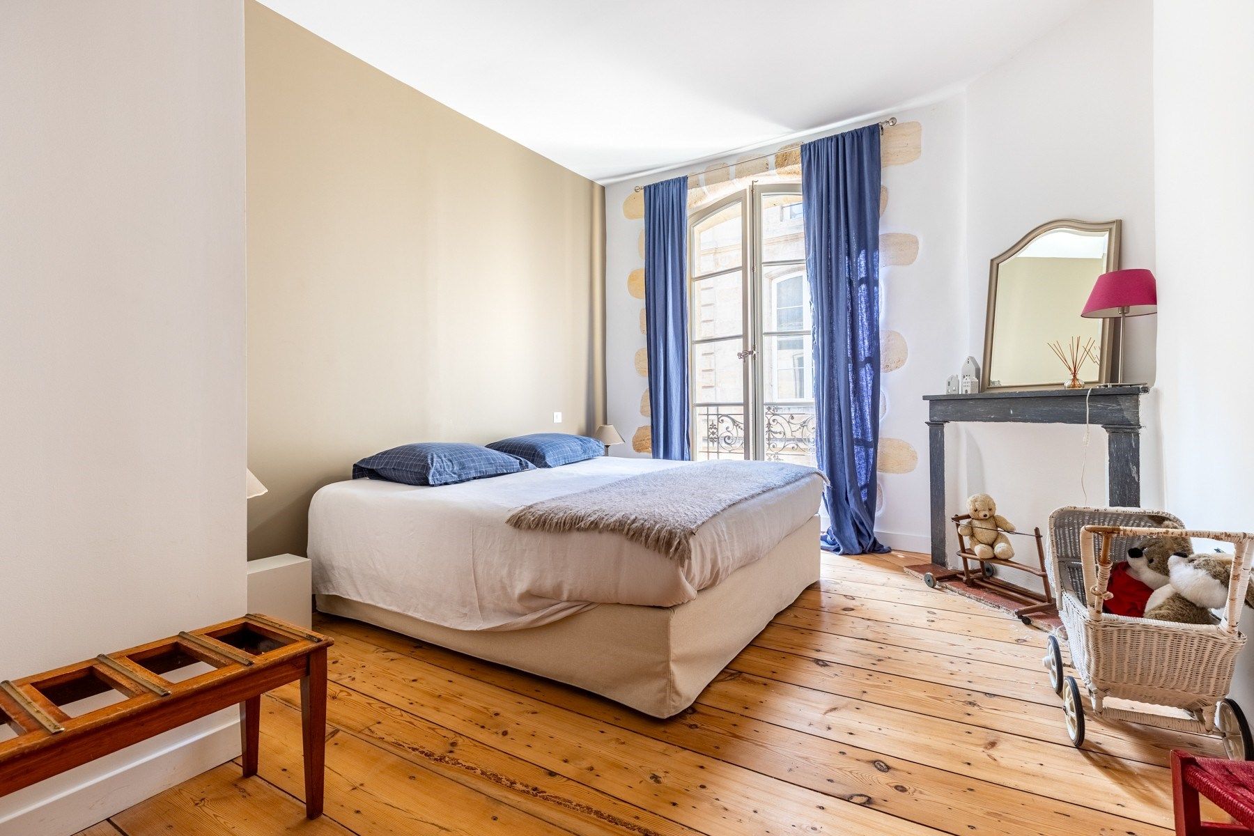 apartment 8 Rooms for sale on BORDEAUX (33000)