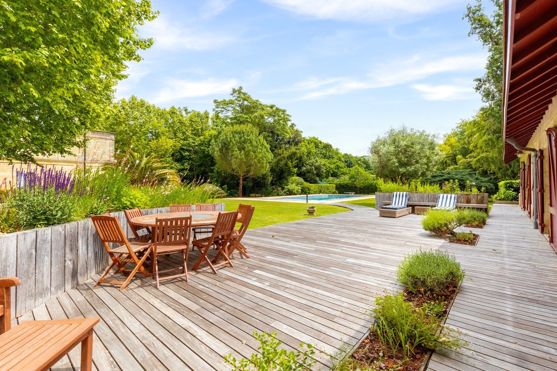 house 7 Rooms for sale on PESSAC (33600)