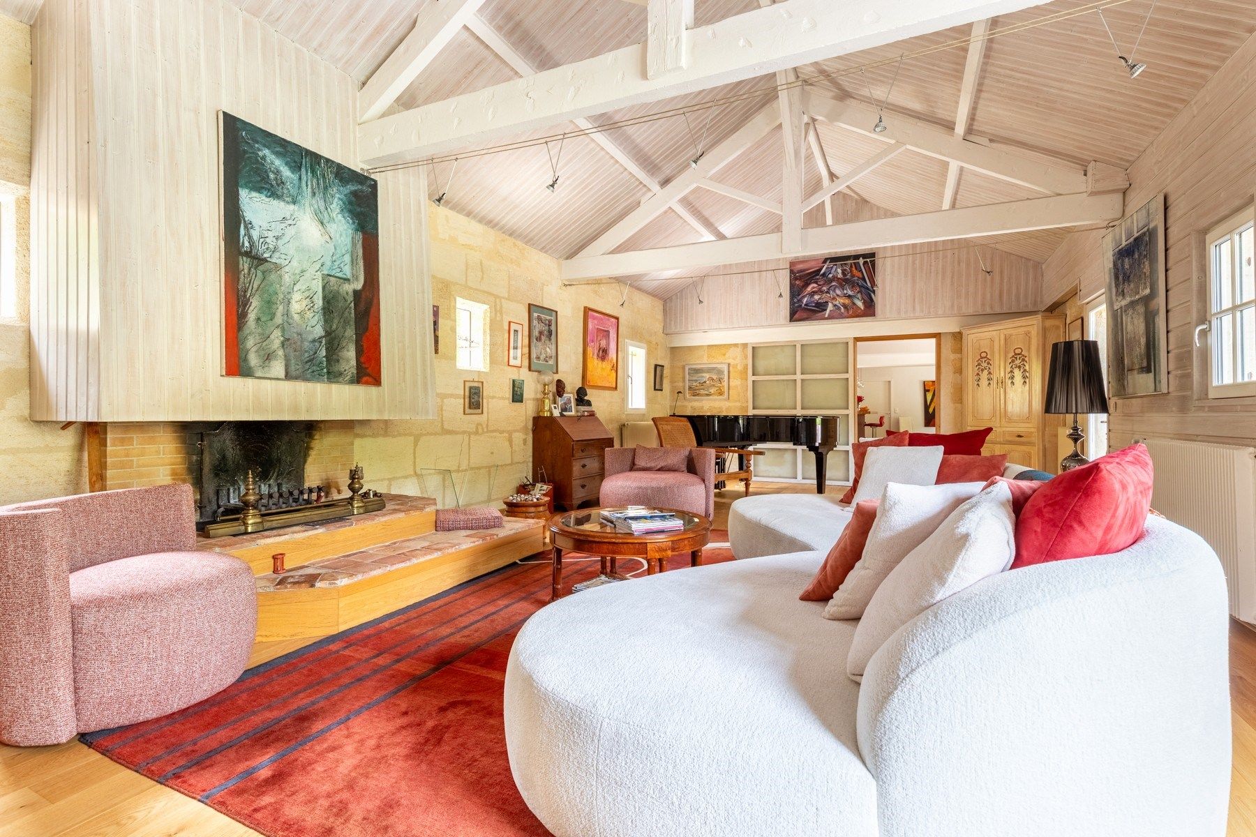 house 7 Rooms for sale on PESSAC (33600)