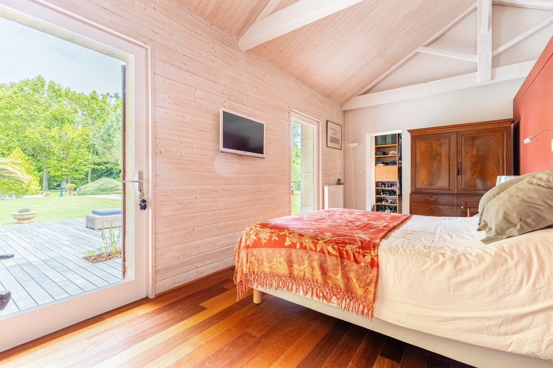 house 7 Rooms for sale on PESSAC (33600)