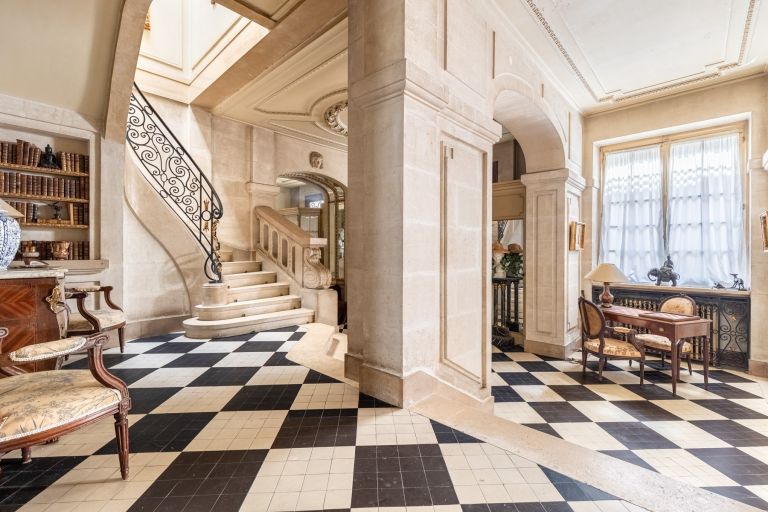 house 12 Rooms for sale on BORDEAUX (33000)