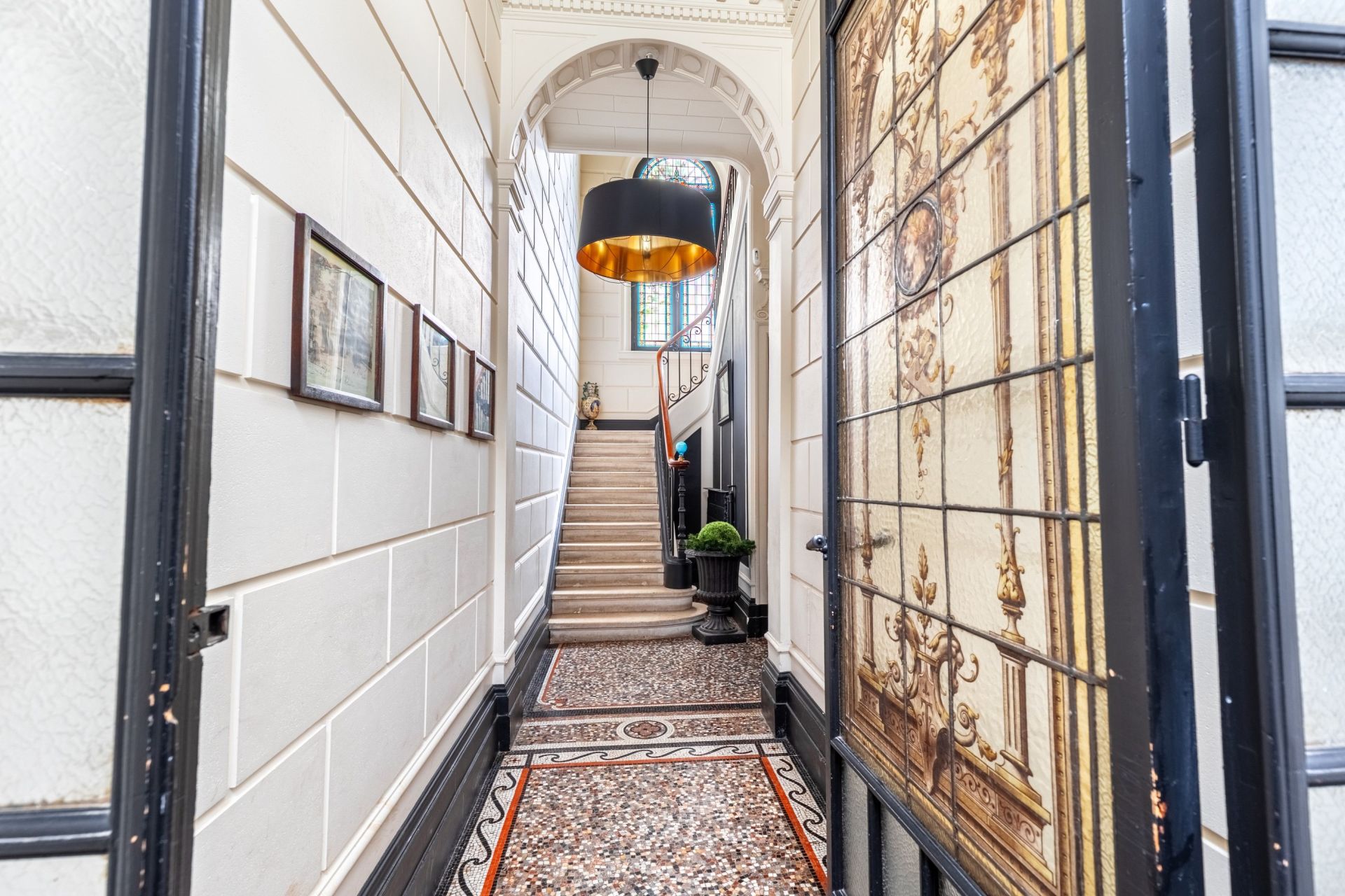 apartment 8 Rooms for sale on BORDEAUX (33000)
