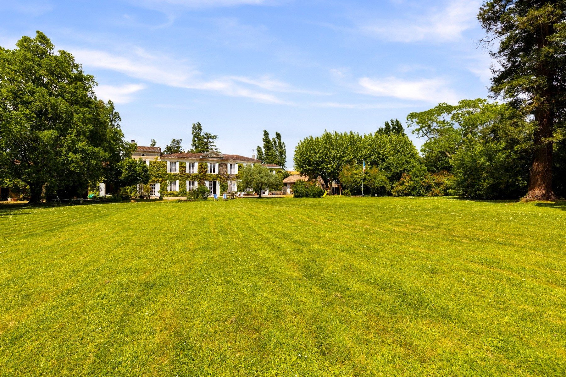 castle 12 Rooms for sale on BORDEAUX (33000)