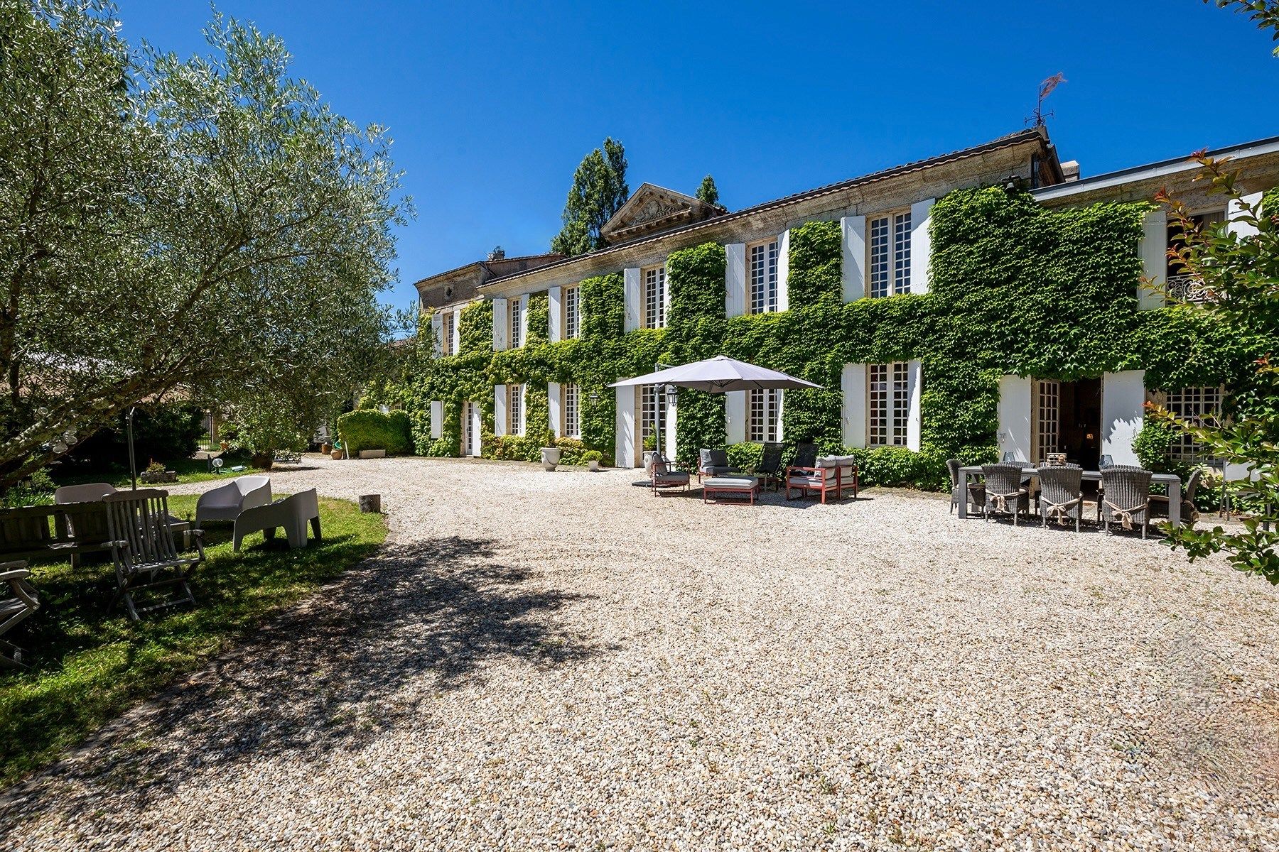 castle 12 Rooms for sale on BORDEAUX (33000)