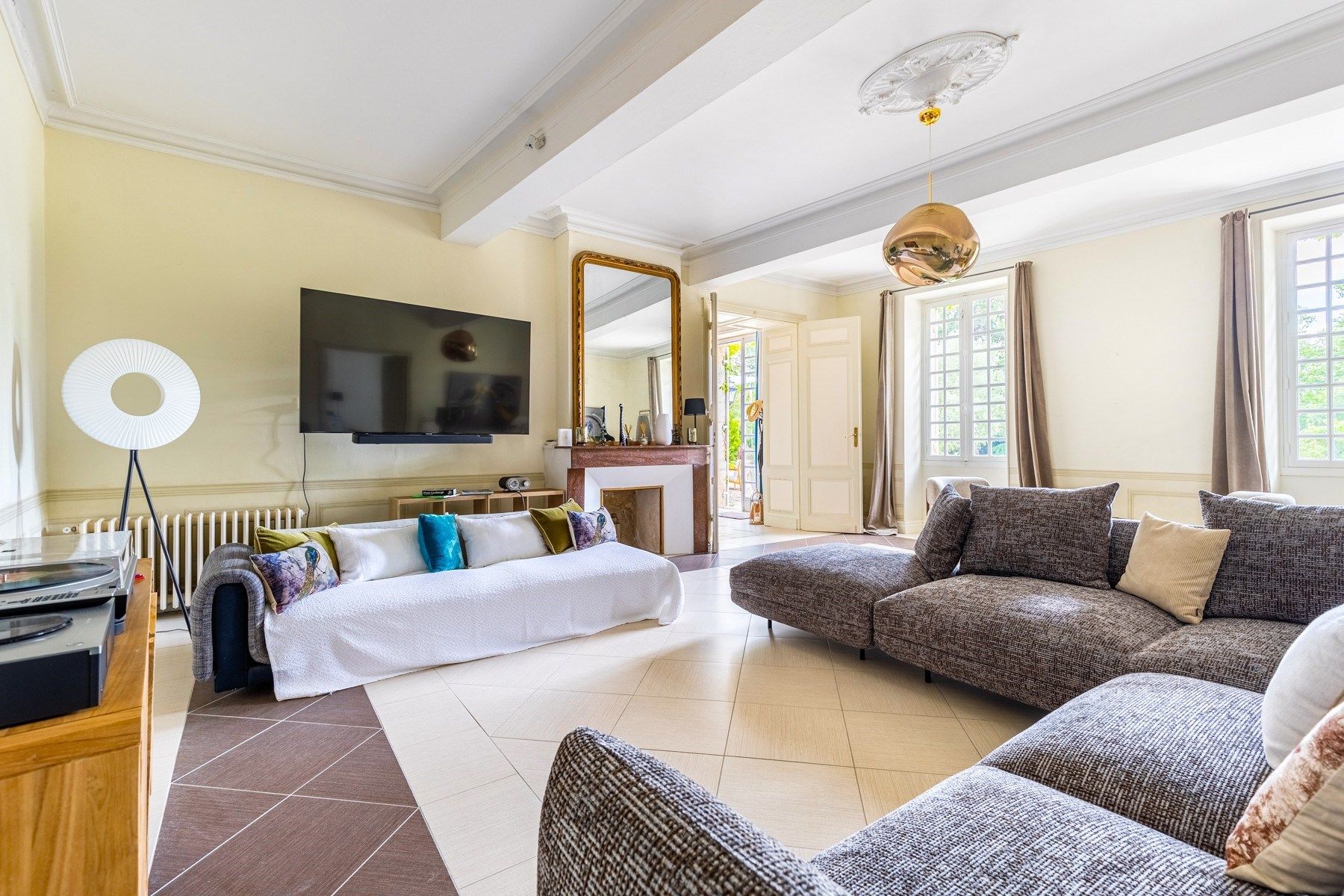 castle 12 Rooms for sale on BORDEAUX (33000)