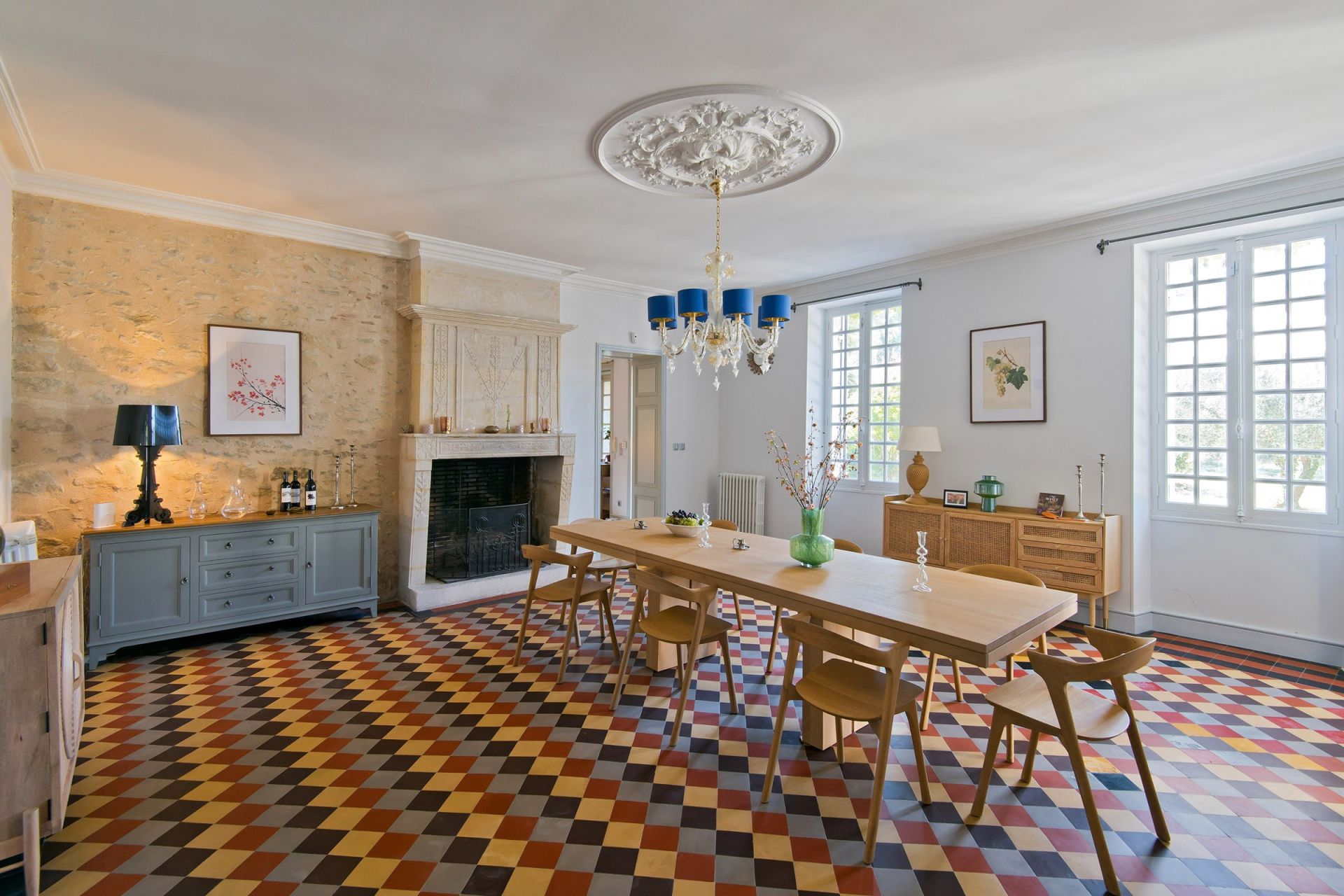 castle 12 Rooms for sale on BORDEAUX (33000)