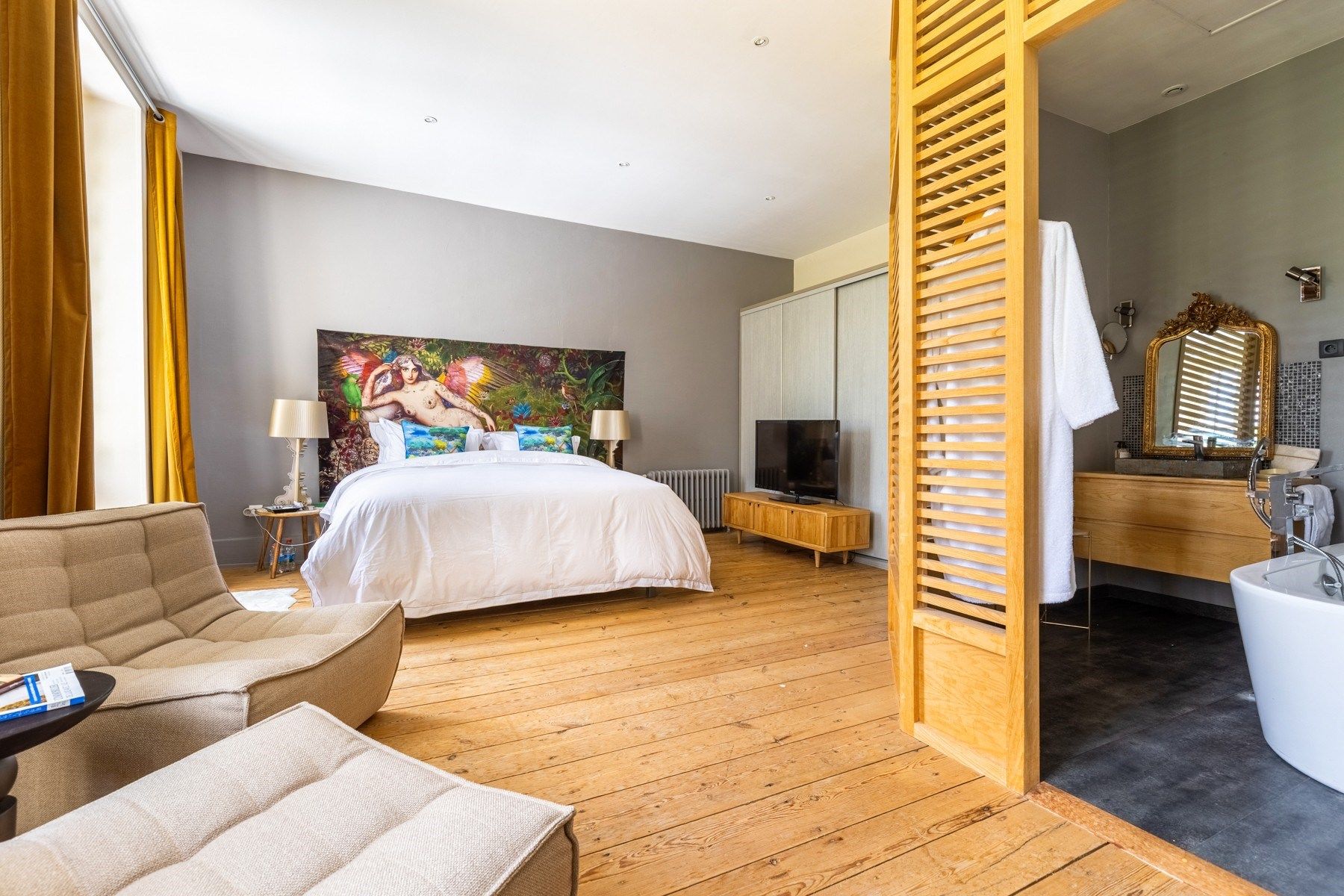 castle 12 Rooms for sale on BORDEAUX (33000)