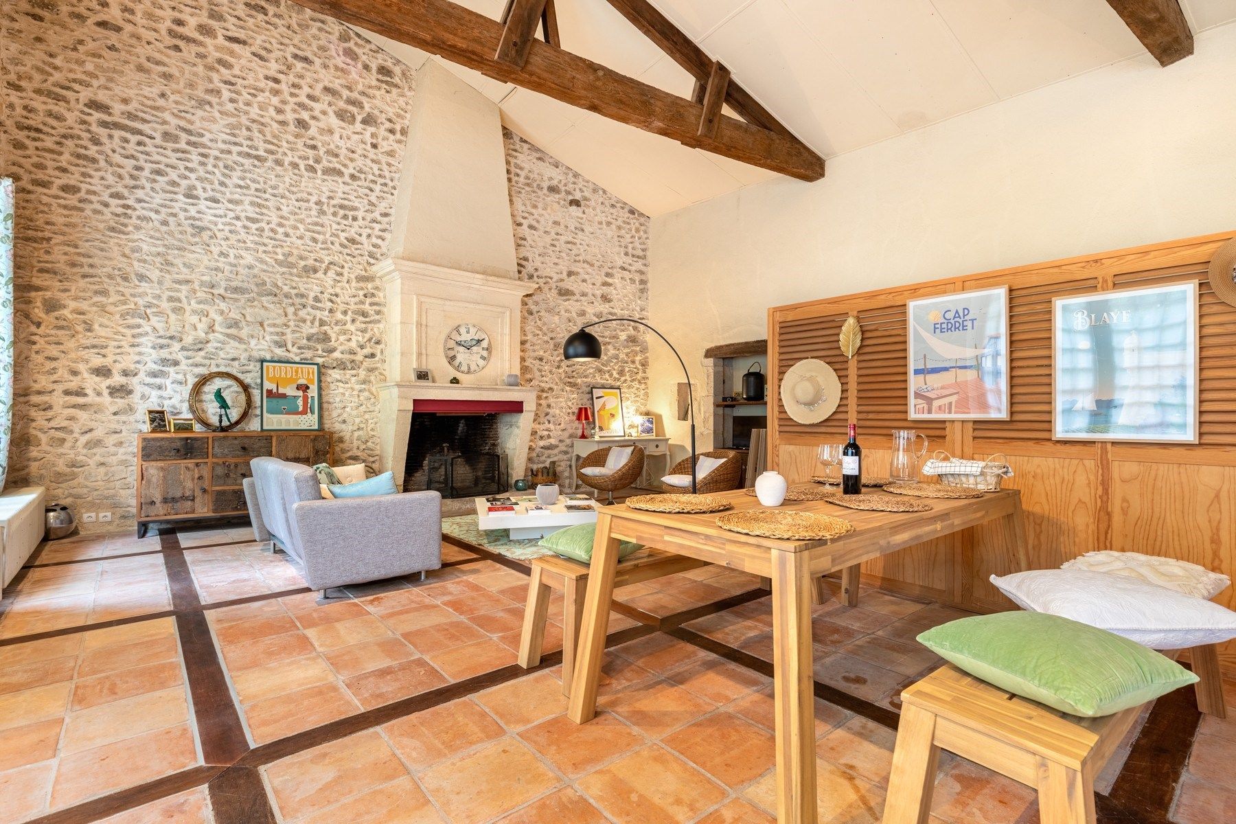 castle 12 Rooms for sale on BORDEAUX (33000)