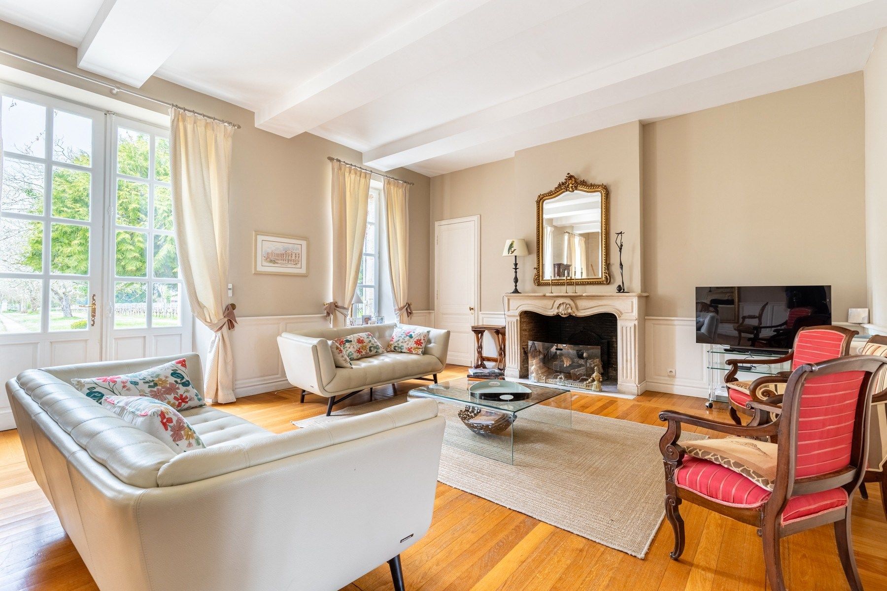 castle 9 Rooms for sale on BORDEAUX (33000)