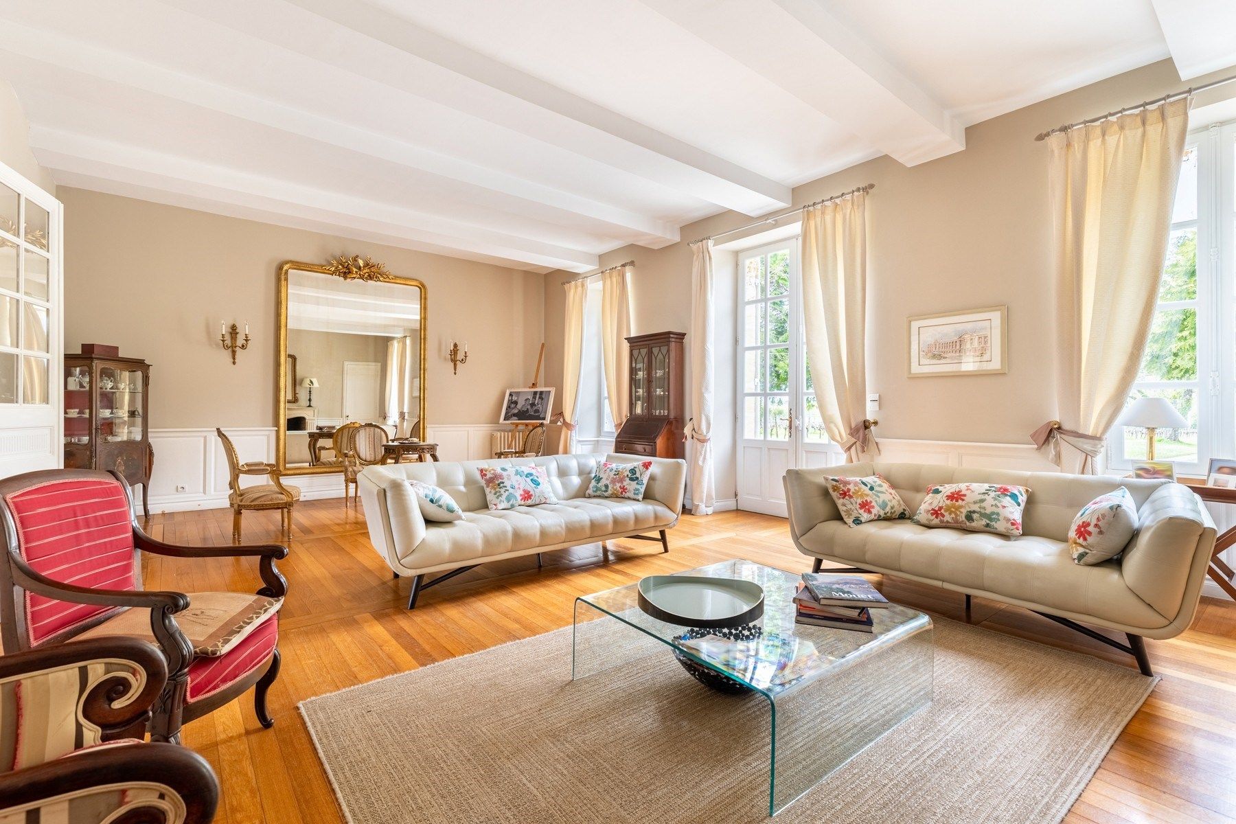 castle 9 Rooms for sale on BORDEAUX (33000)