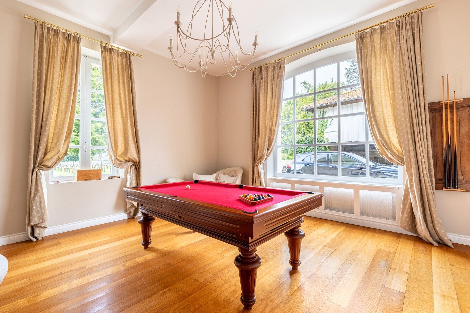 castle 9 Rooms for sale on BORDEAUX (33000)