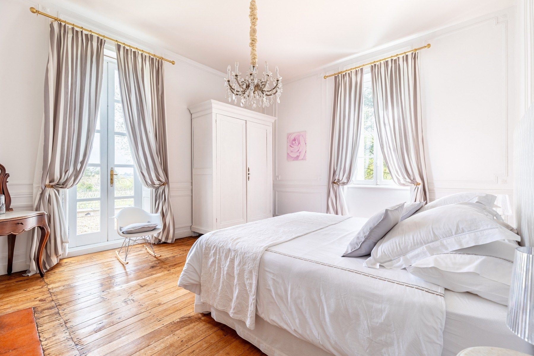 castle 9 Rooms for sale on BORDEAUX (33000)