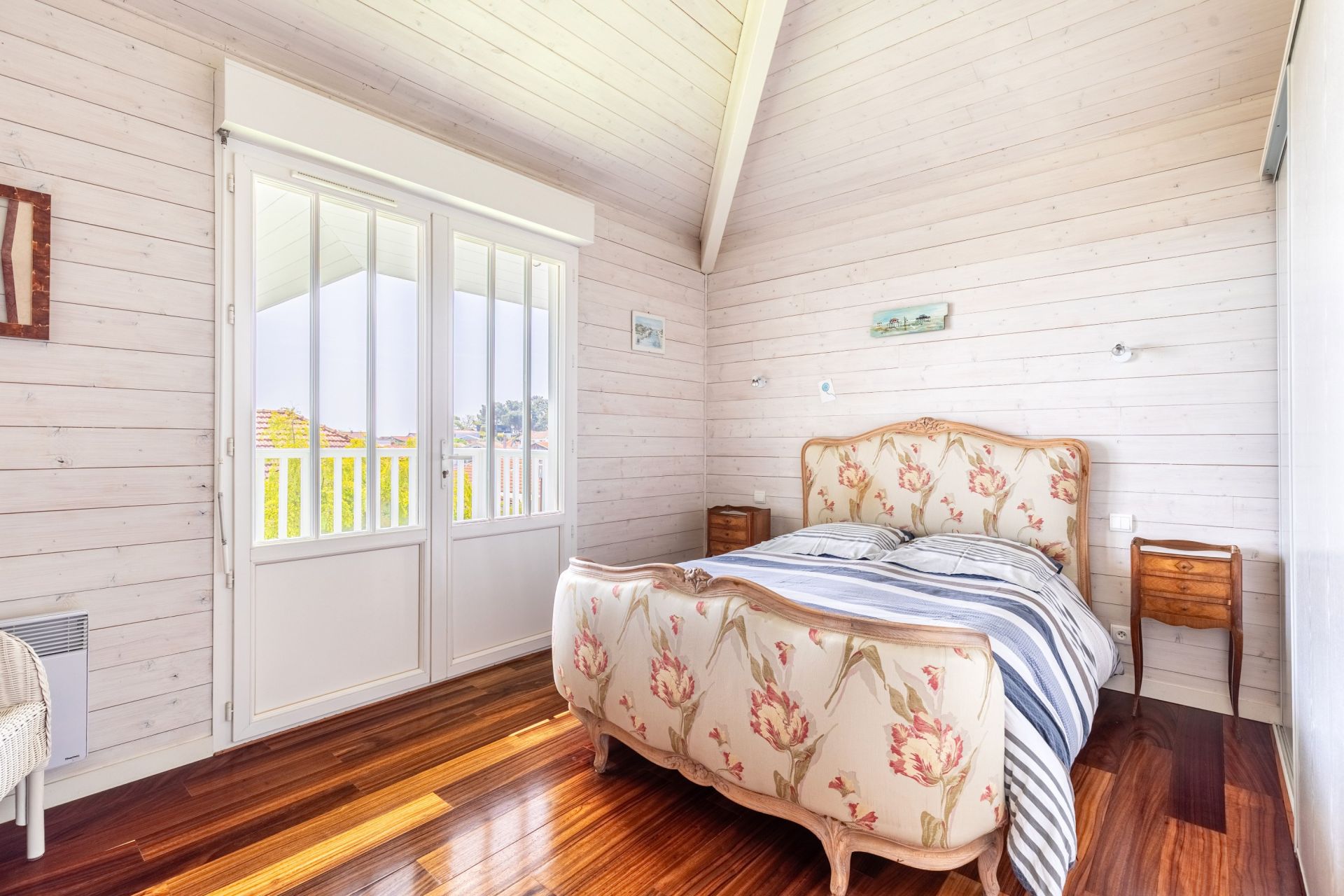 house 6 Rooms for sale on CAP FERRET (33970)