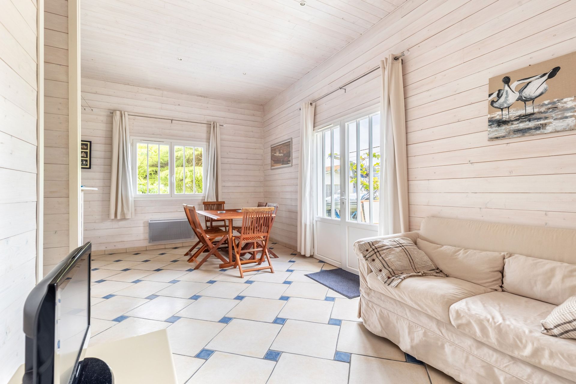 house 6 Rooms for sale on CAP FERRET (33970)