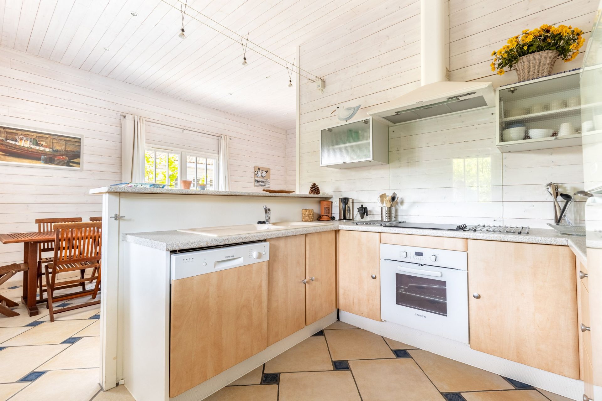 house 6 Rooms for sale on CAP FERRET (33970)