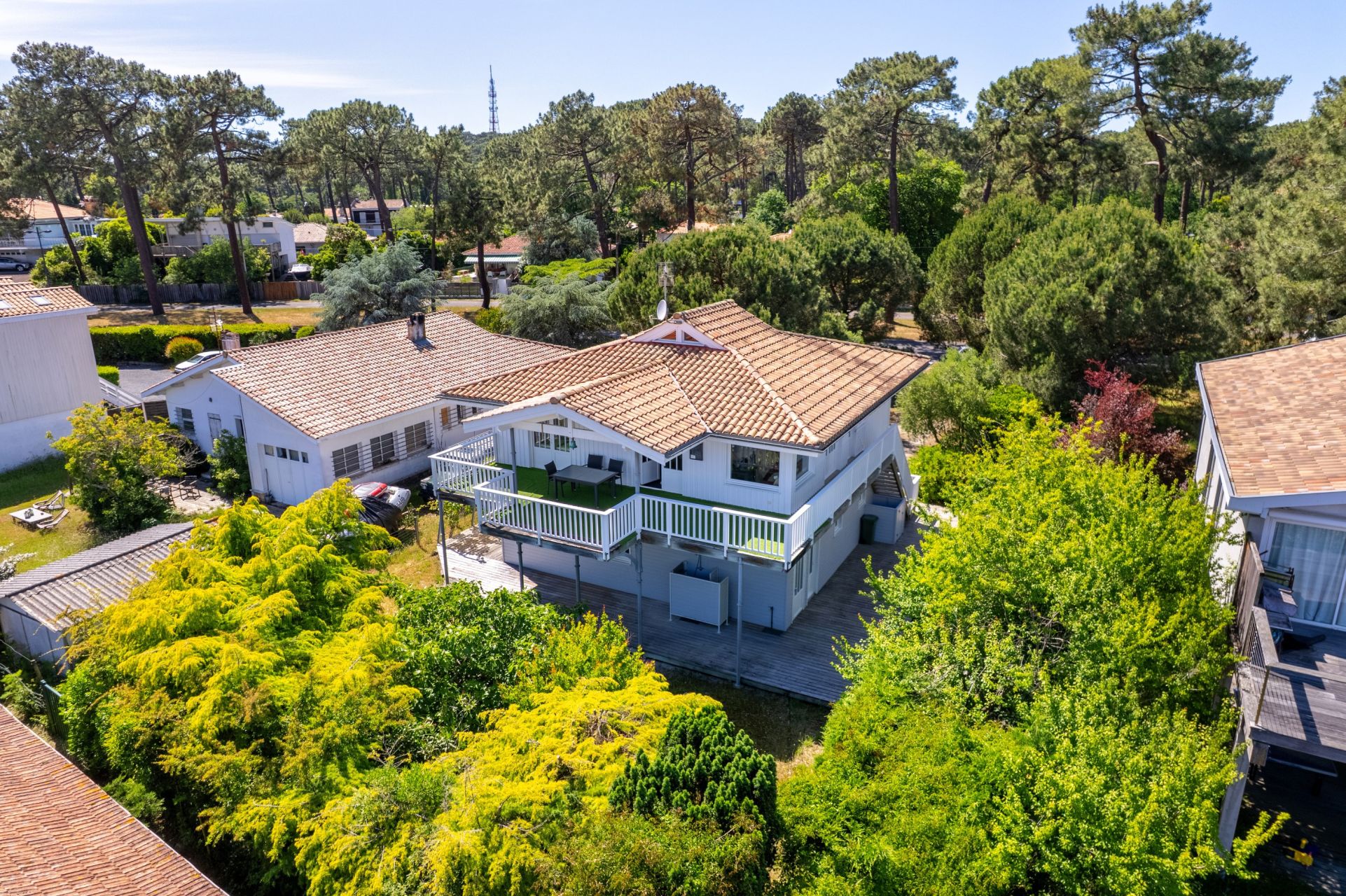 house 6 Rooms for sale on CAP FERRET (33970)