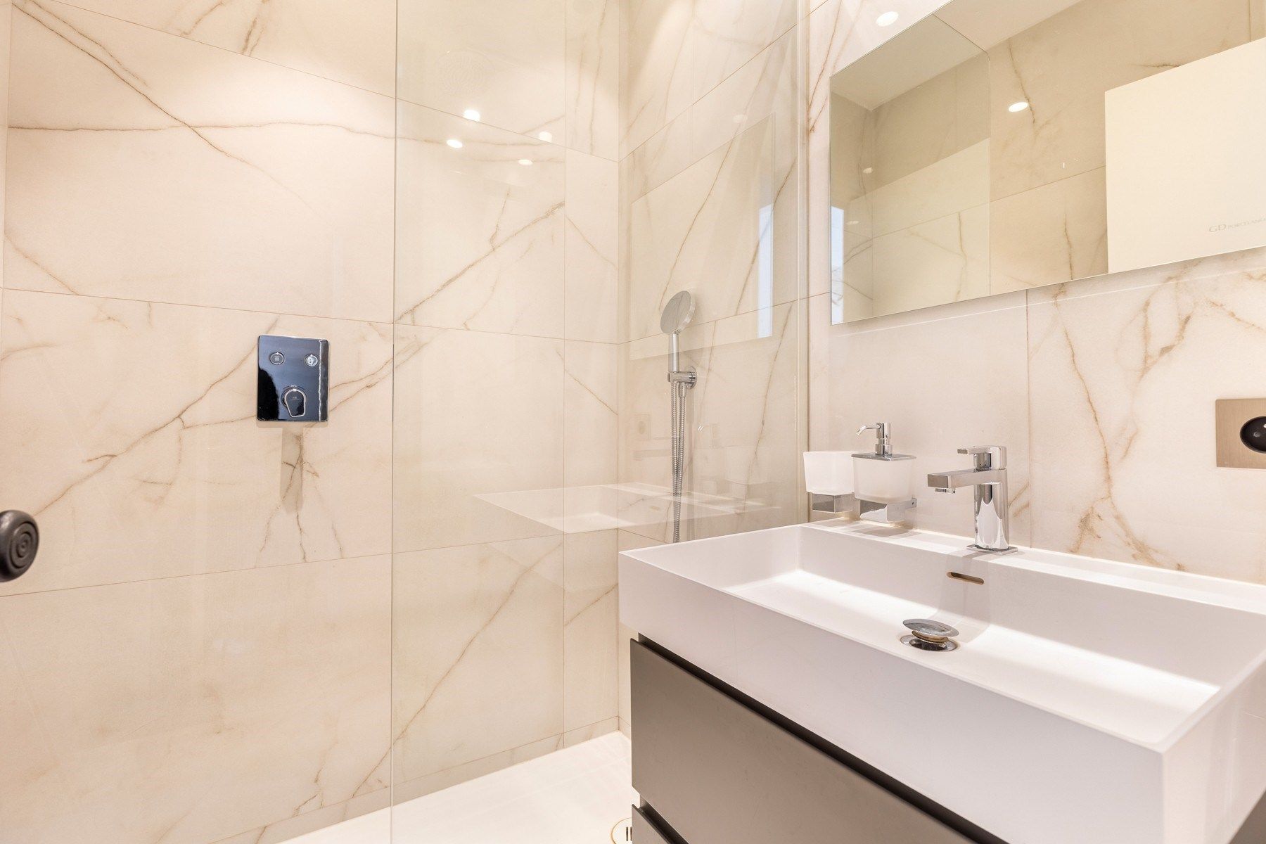 apartment 3 Rooms for sale on BORDEAUX (33000)