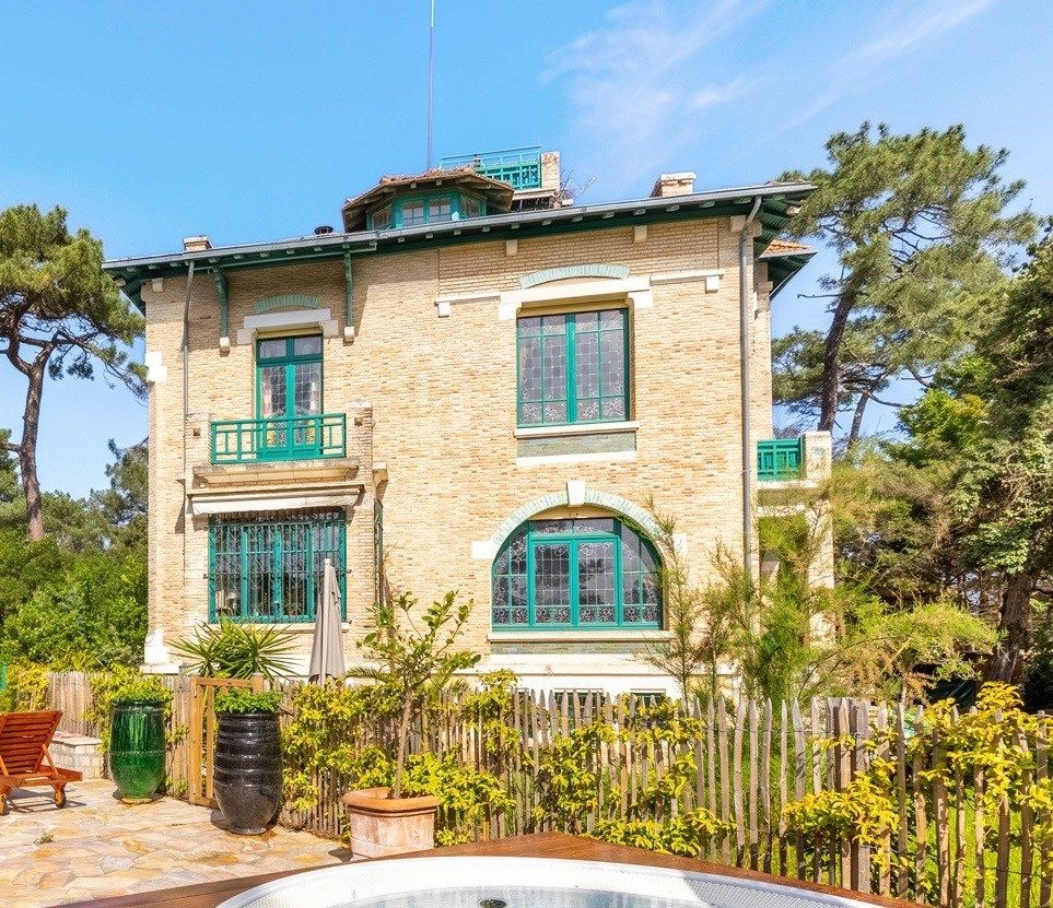 propriété 16 Pièces en vente sur CAP FERRET (33970)